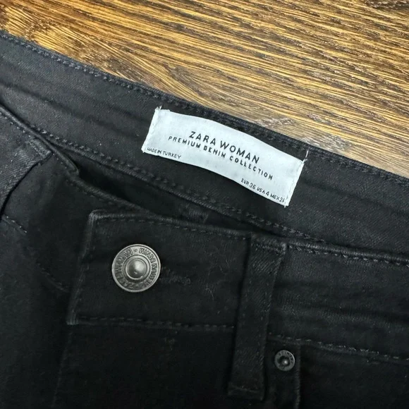 Zara Mid-Rise Flared Jeans - Black - Size: EUR 36 (US 4) - Picture 4 of 9